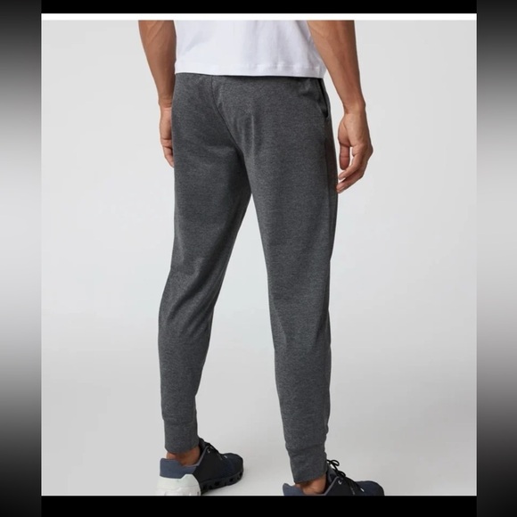 Vuori Sunday Performance Jogger in Charcoal Heather size Small - Picture 3 of 12
